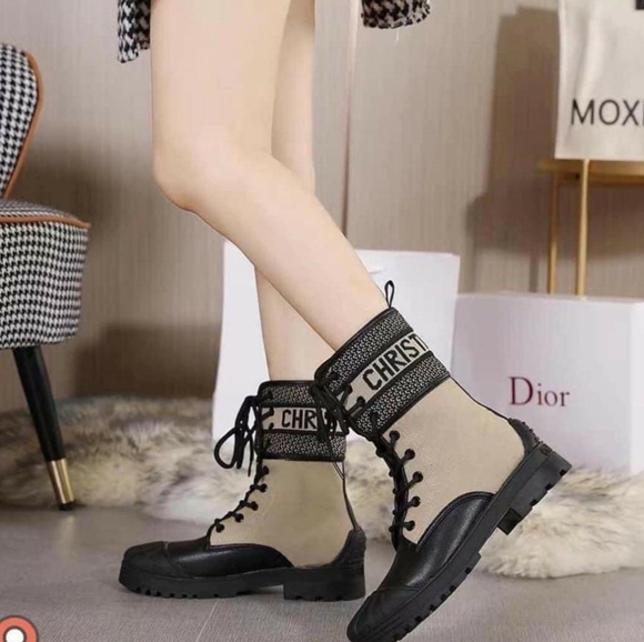 Stylish boots for Fall or Spring - Picture 5 of 8